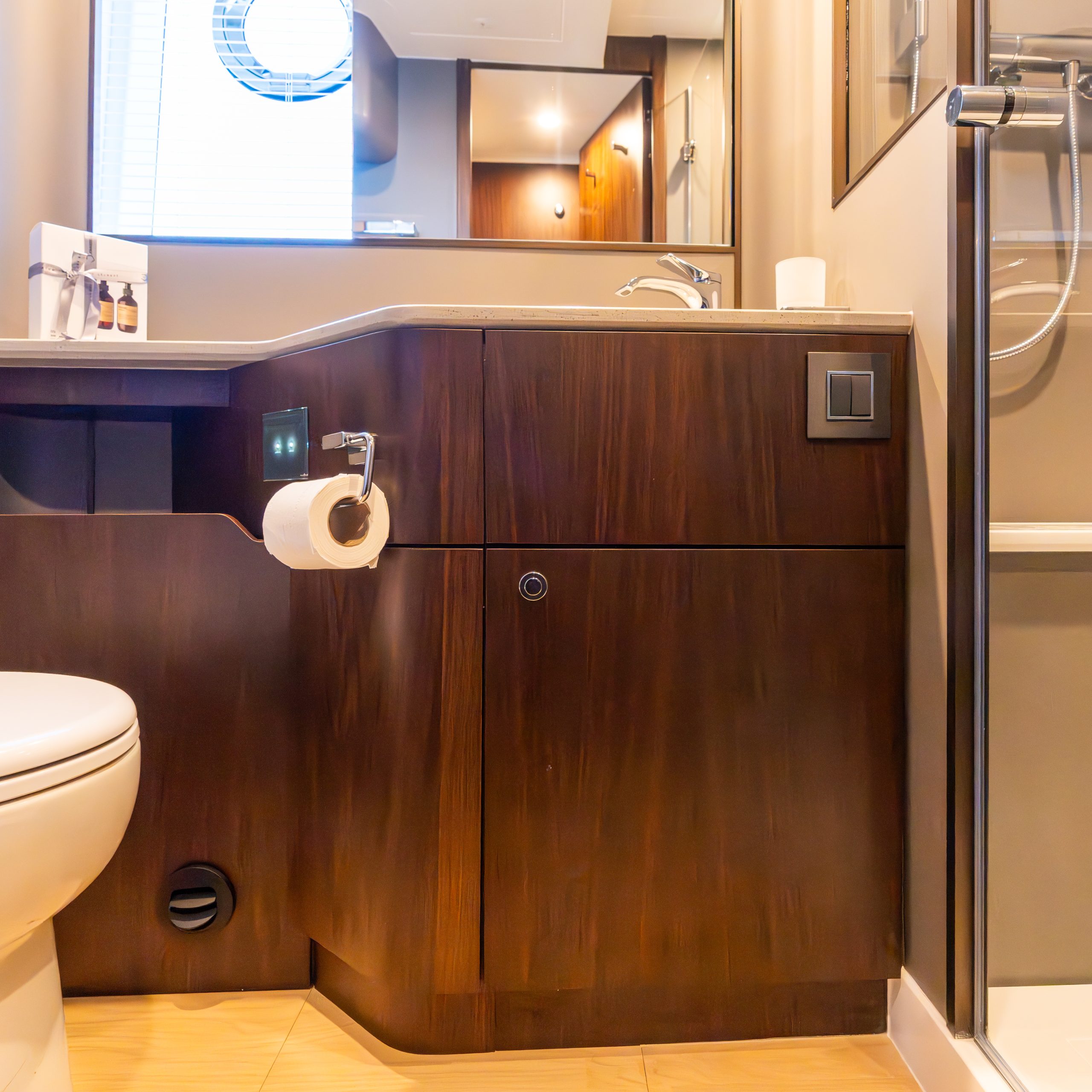 Squadron 58 interior 049