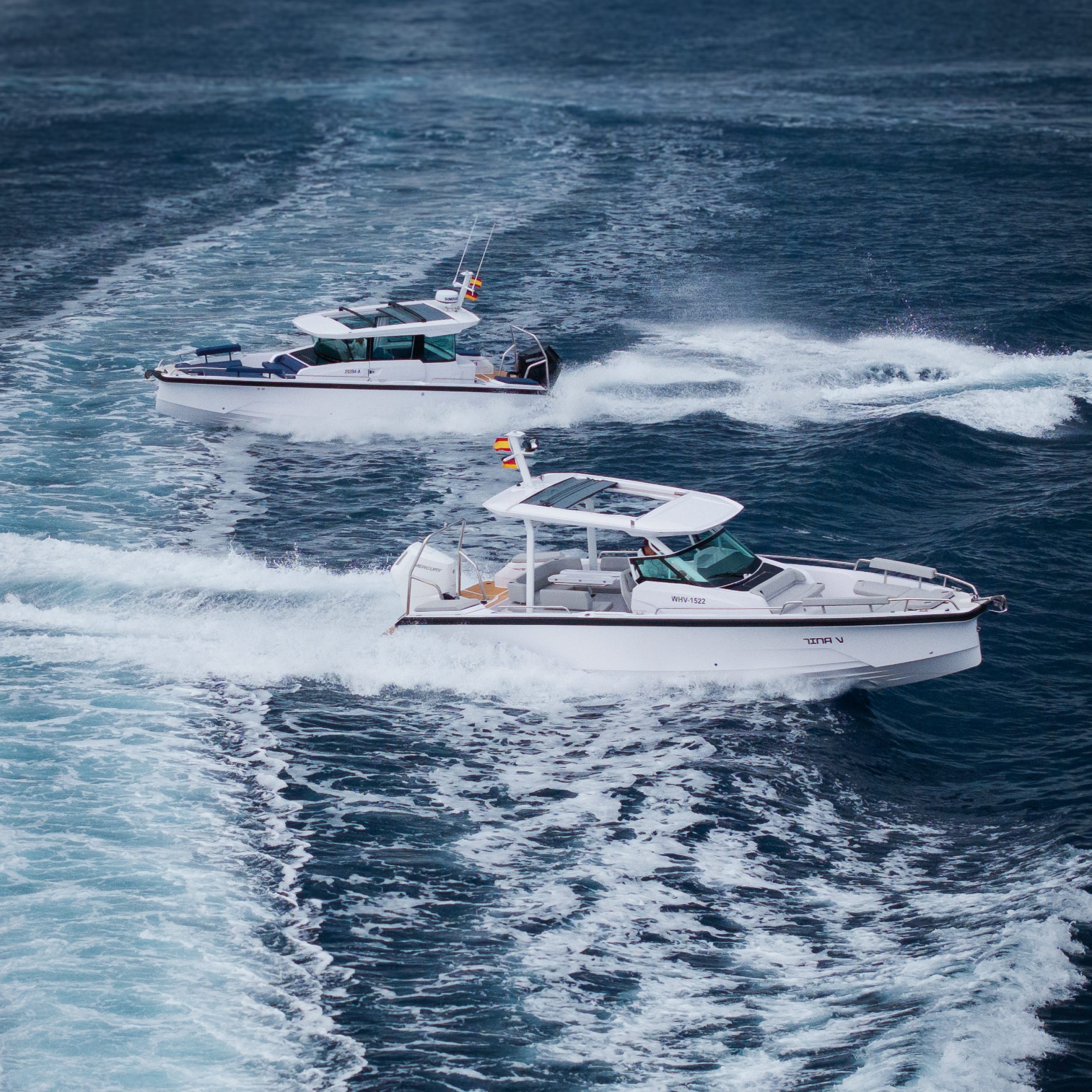 Axopar 29 Cross Cabin and Sun Top