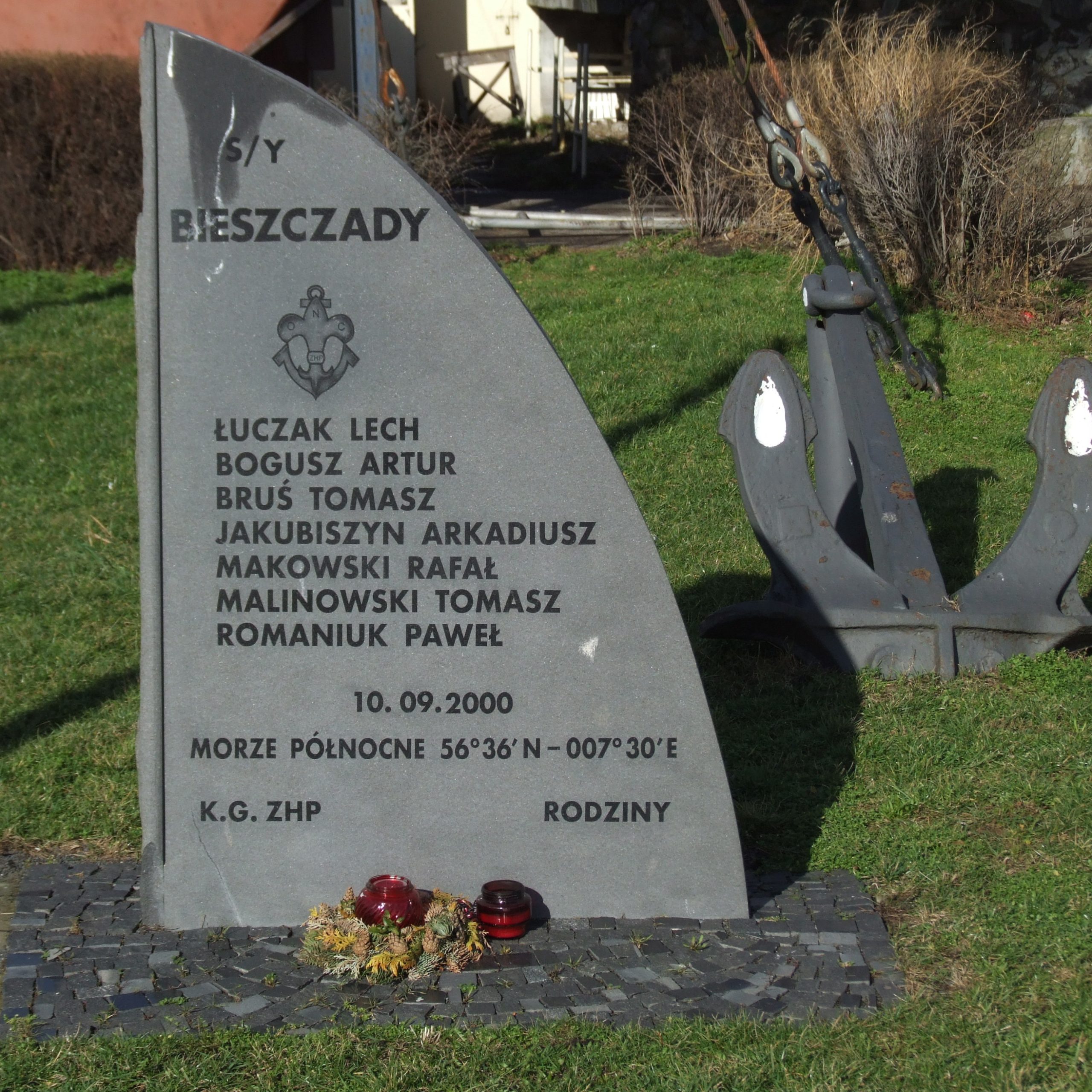 Pomnik_ofiar_zatoni�cia_SY_Bieszczady_- fot arch Wikipedia