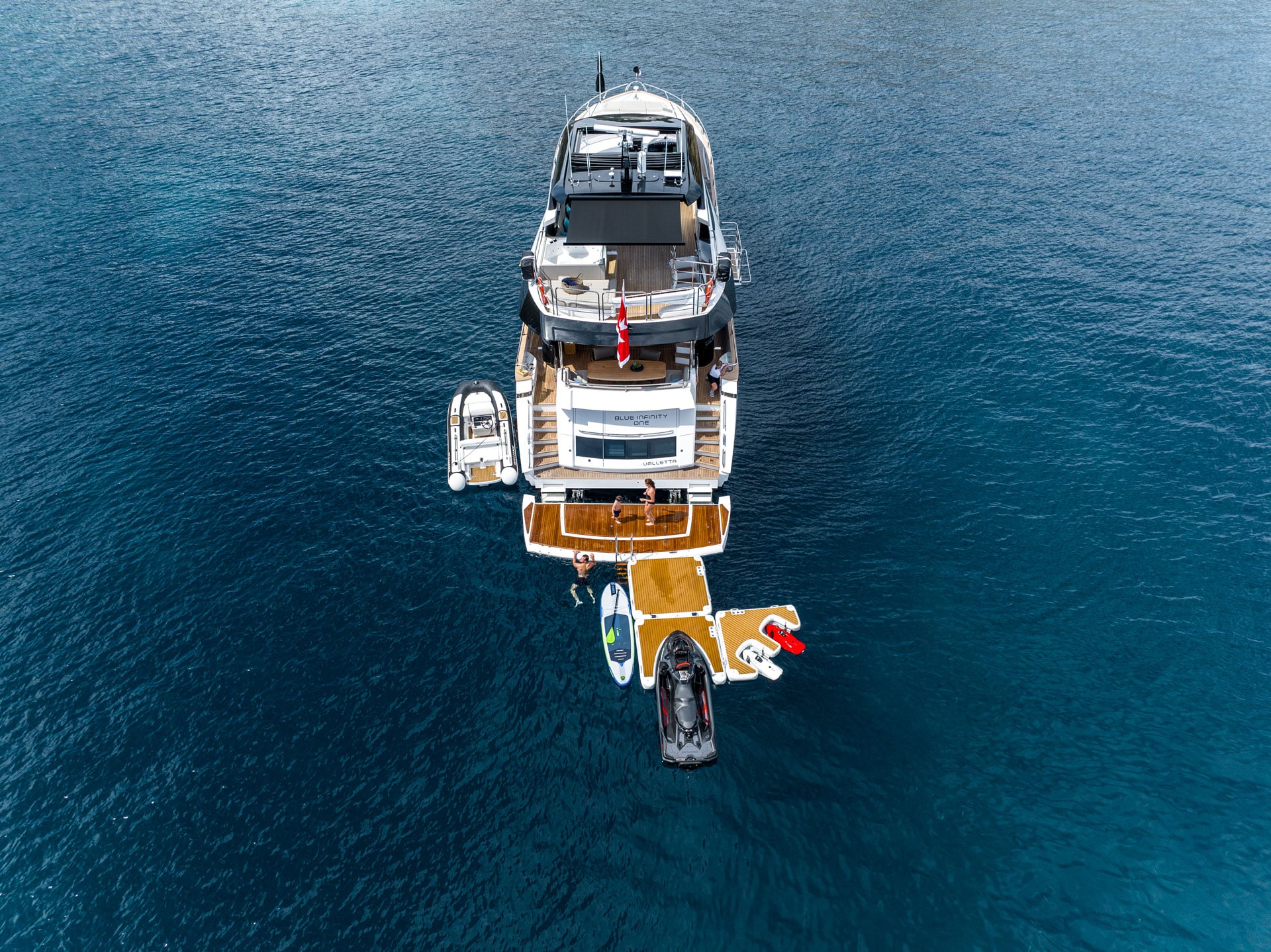 MEROS_Signature-95-Yacht_Water Toys